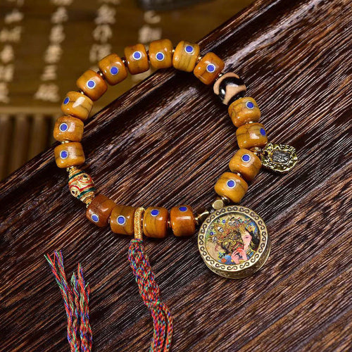 Kesehatan dan perlindungan, Liontin lapis lazuli thangka gelang tulang yak