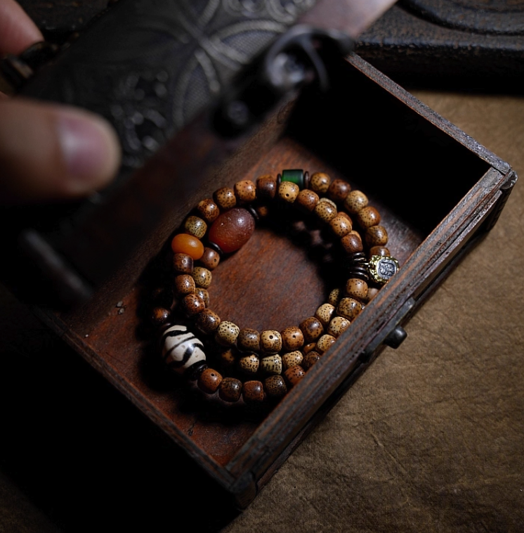 Bodhi Seed & Dzi Bead Bracelet – For Mindfulness, Protection & Inner Peace