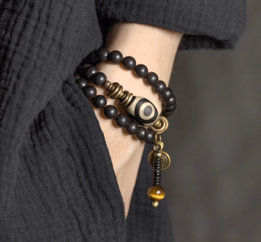 Tibetan Dzi & Ebony Guardian Bracelet