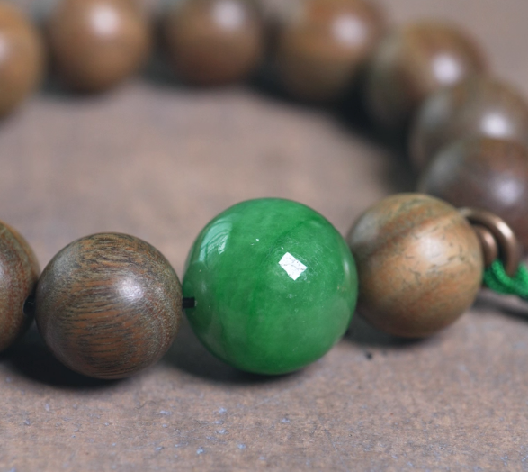 Green Sandalwood & Verdant Jade Bell Bracelet