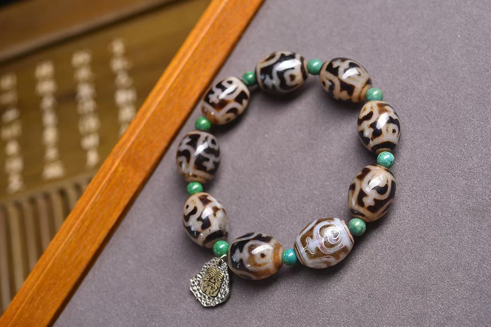 Attract wealth and live a long life Treasure Vase Dzi Bead Bracelet