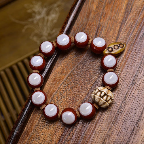 Auspicious and good luck, red eye dzi beads
